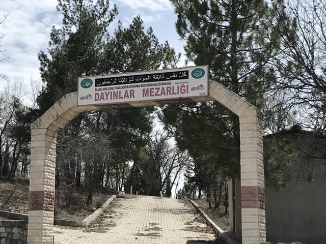 DAYINLAR MEZARLIĞI